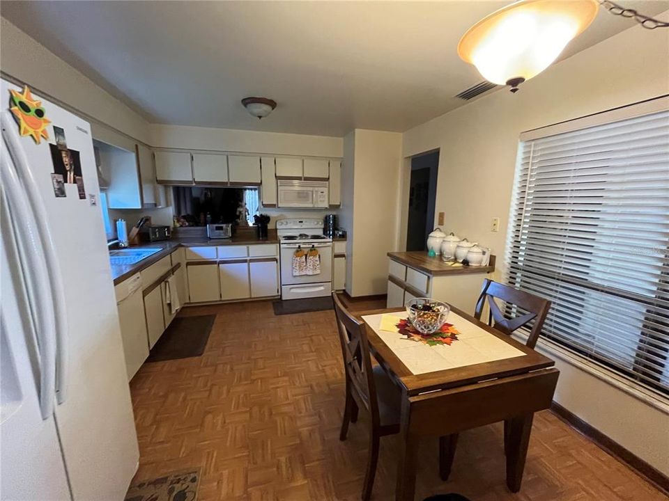 For Sale: $449,000 (3 beds, 2 baths, 1594 Square Feet)