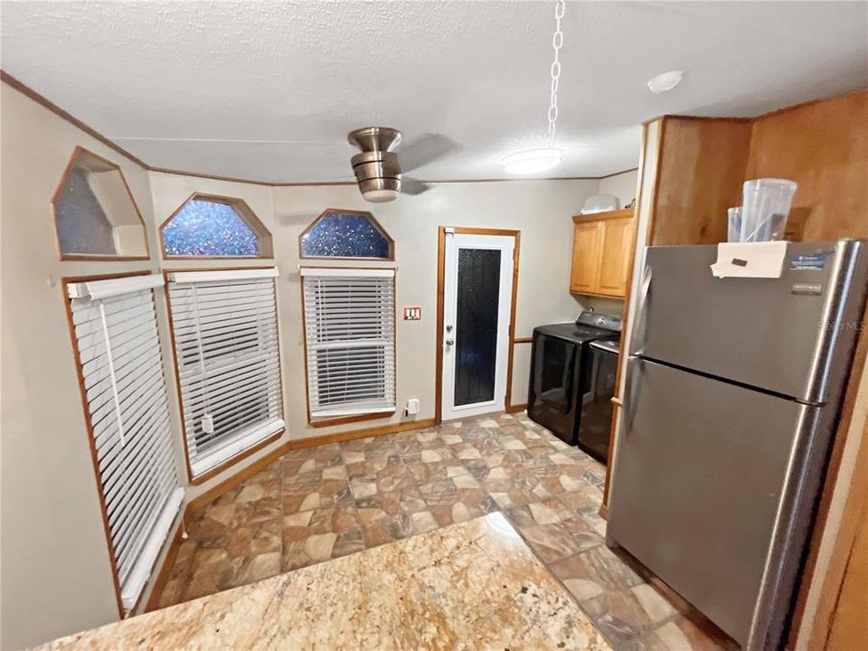 For Sale: $130,000 (2 beds, 2 baths, 1241 Square Feet)