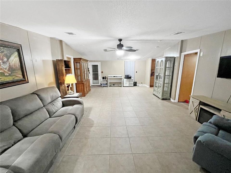 For Sale: $130,000 (2 beds, 2 baths, 1241 Square Feet)