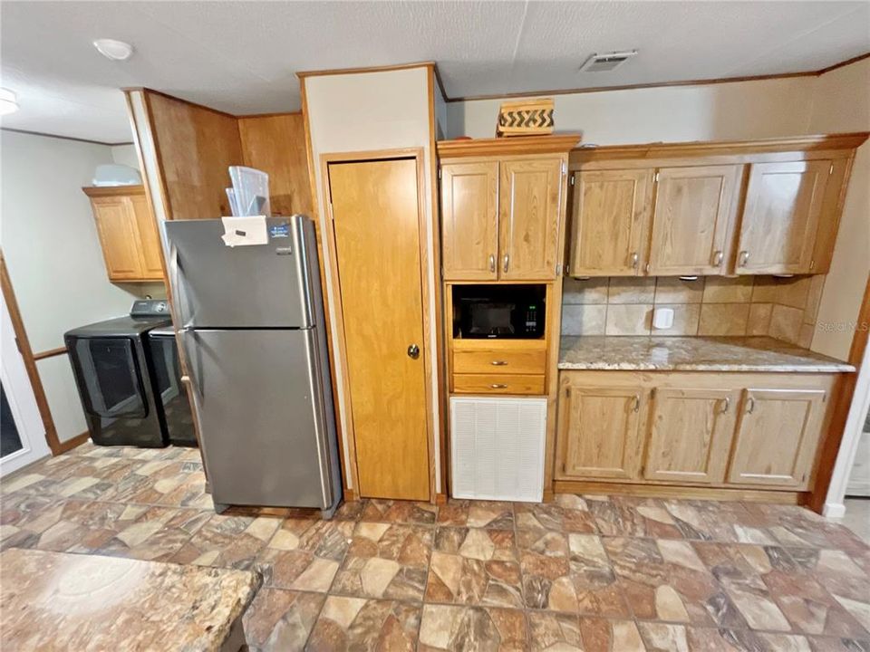 For Sale: $130,000 (2 beds, 2 baths, 1241 Square Feet)