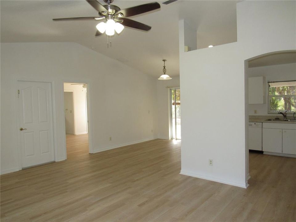 For Sale: $289,900 (3 beds, 2 baths, 1258 Square Feet)