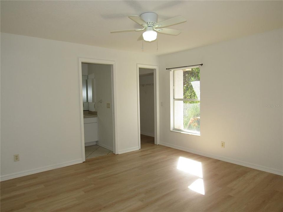 For Sale: $289,900 (3 beds, 2 baths, 1258 Square Feet)