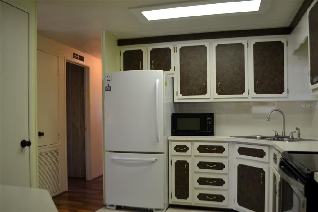 For Sale: $124,900 (2 beds, 2 baths, 1080 Square Feet)