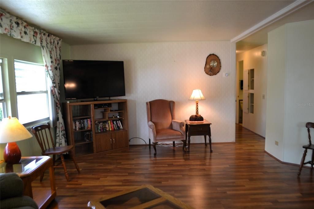 For Sale: $124,900 (2 beds, 2 baths, 1080 Square Feet)