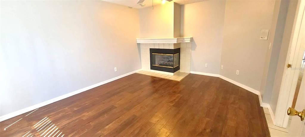 For Rent: $2,400 (4 beds, 2 baths, 1913 Square Feet)