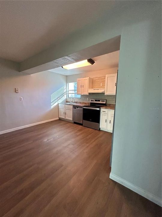 For Rent: $1,200 (2 beds, 1 baths, 876 Square Feet)