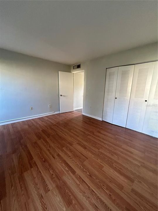 For Rent: $1,200 (2 beds, 1 baths, 876 Square Feet)