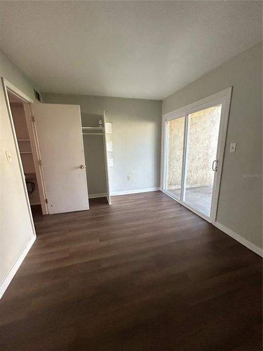 For Rent: $1,200 (2 beds, 1 baths, 876 Square Feet)