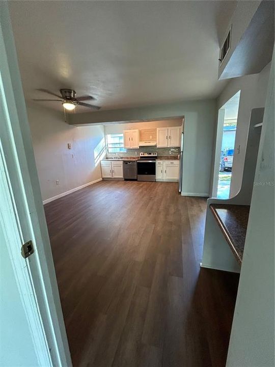 For Rent: $1,200 (2 beds, 1 baths, 876 Square Feet)