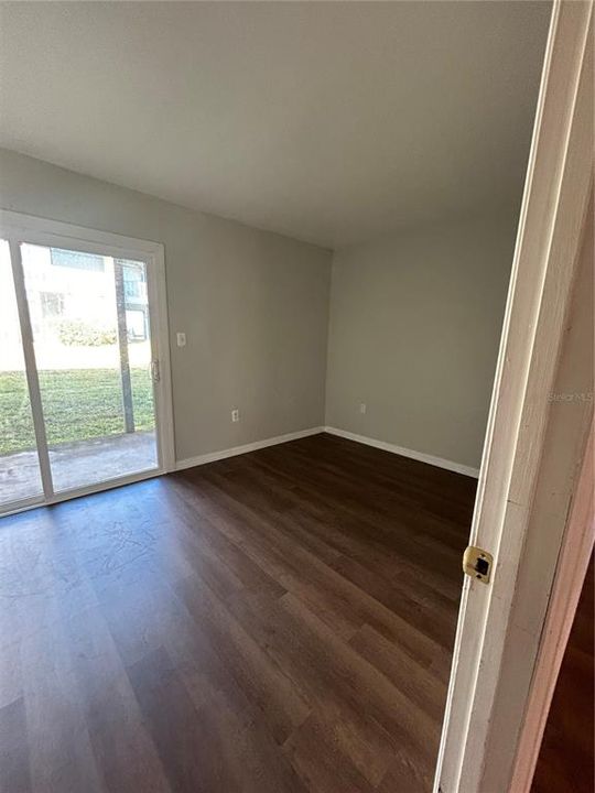 For Rent: $1,200 (2 beds, 1 baths, 876 Square Feet)