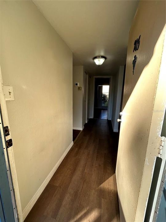 For Rent: $1,200 (2 beds, 1 baths, 876 Square Feet)