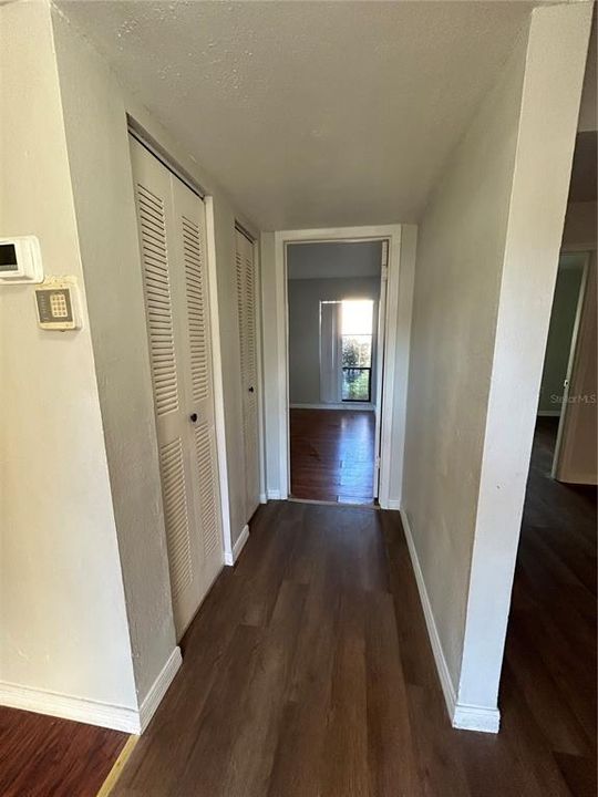 For Rent: $1,200 (2 beds, 1 baths, 876 Square Feet)