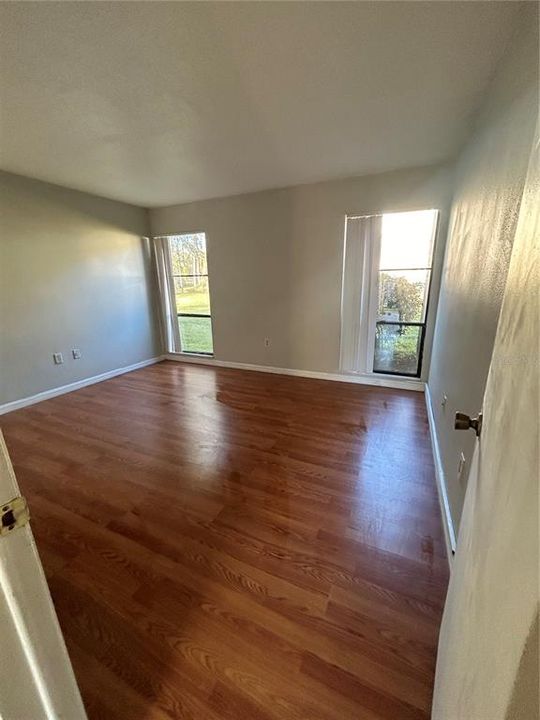 For Rent: $1,200 (2 beds, 1 baths, 876 Square Feet)