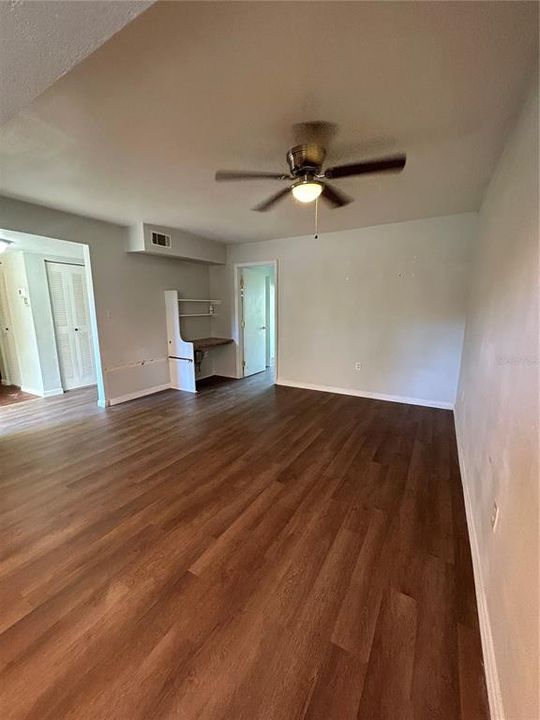 For Rent: $1,200 (2 beds, 1 baths, 876 Square Feet)