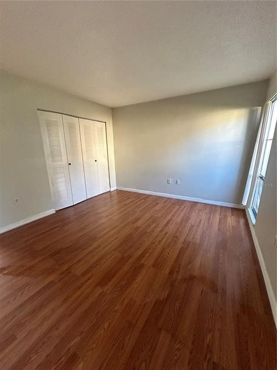 For Rent: $1,200 (2 beds, 1 baths, 876 Square Feet)