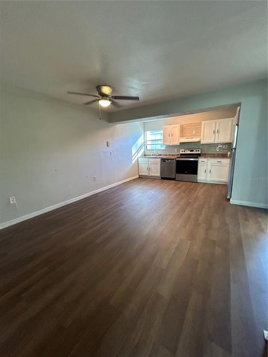 For Rent: $1,200 (2 beds, 1 baths, 876 Square Feet)