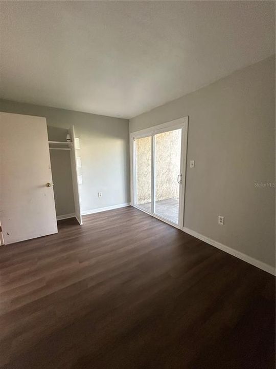 For Rent: $1,200 (2 beds, 1 baths, 876 Square Feet)