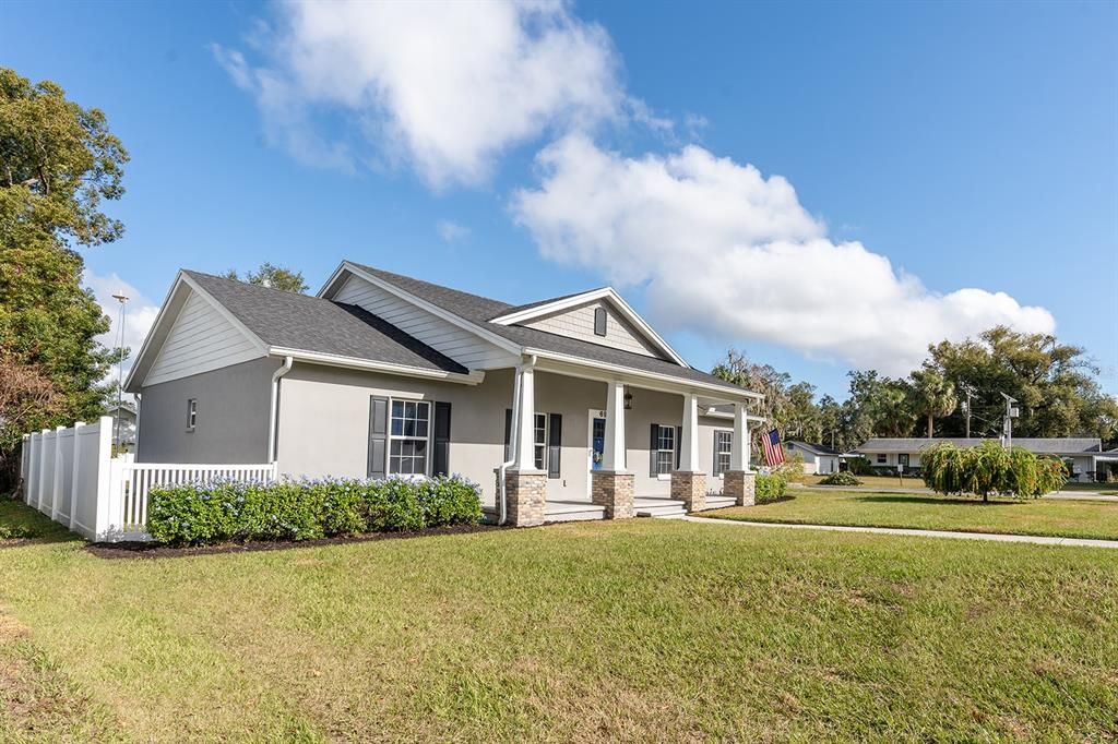 For Sale: $425,000 (3 beds, 2 baths, 1660 Square Feet)