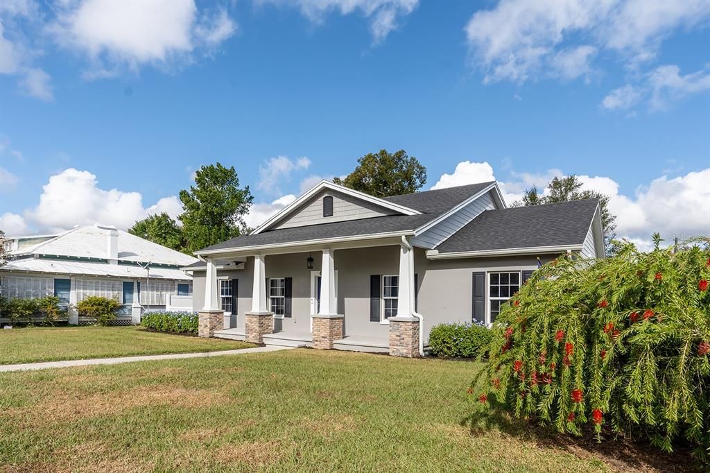 For Sale: $425,000 (3 beds, 2 baths, 1660 Square Feet)