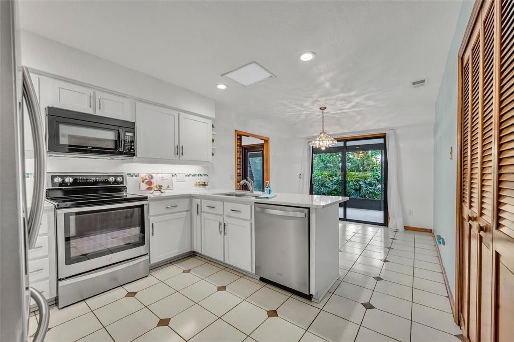 For Sale: $368,900 (3 beds, 2 baths, 1741 Square Feet)