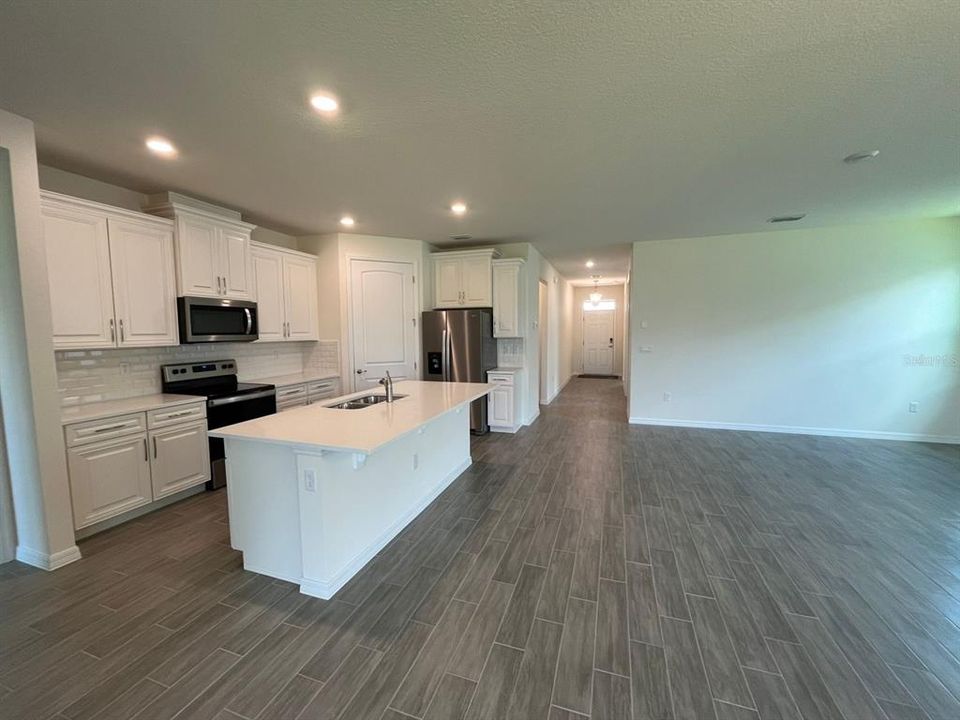 For Rent: $2,550 (3 beds, 2 baths, 1822 Square Feet)