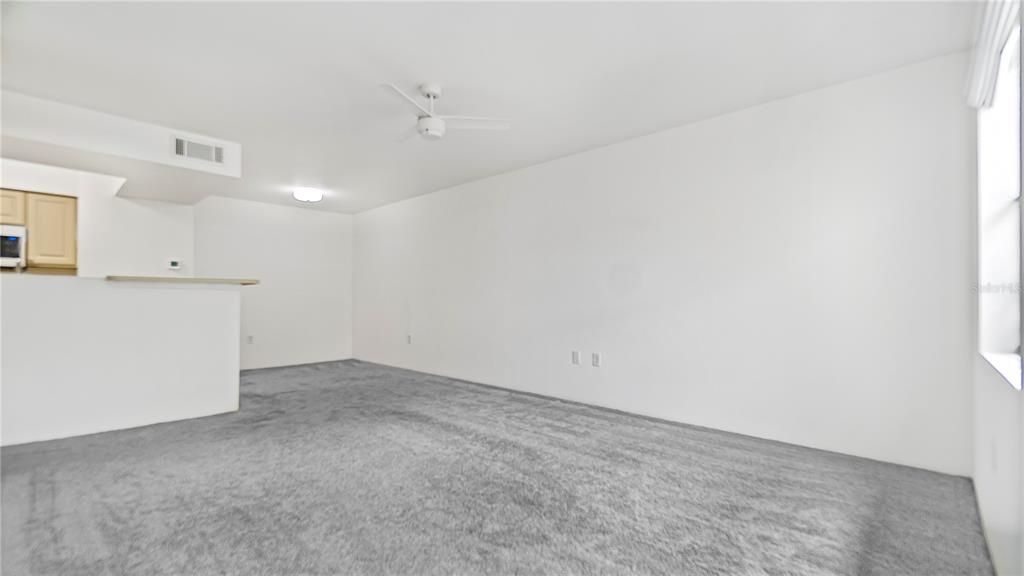 For Sale: $179,000 (1 beds, 1 baths, 661 Square Feet)