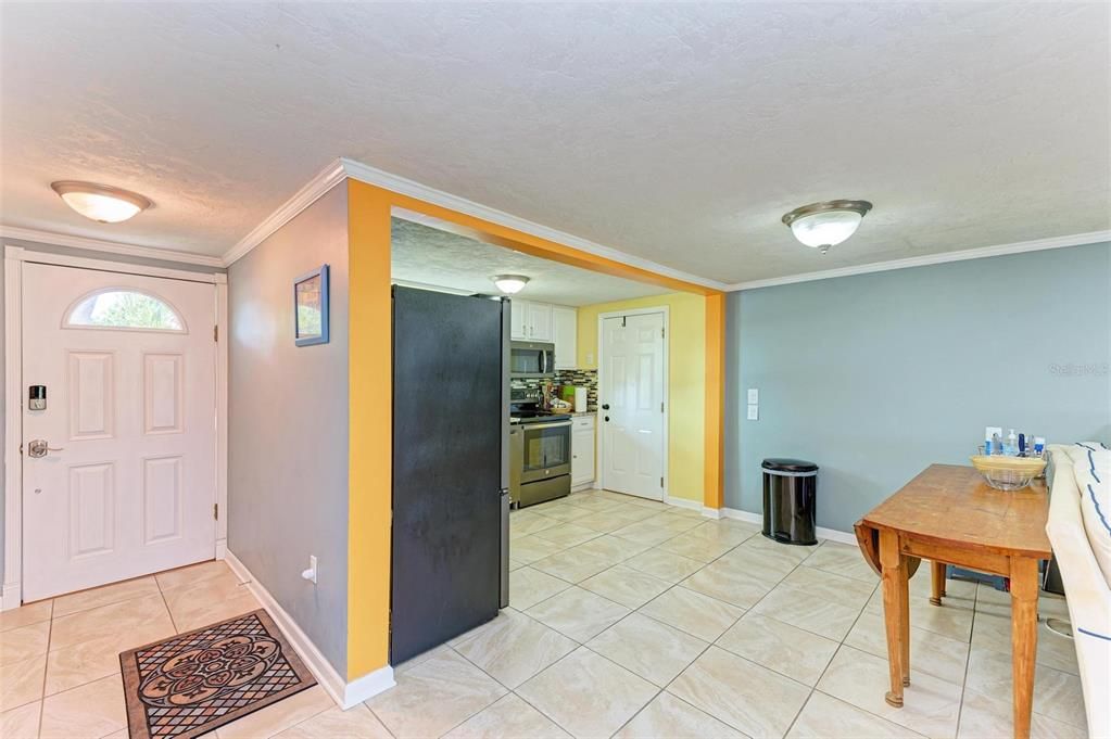 For Sale: $379,999 (2 beds, 1 baths, 1102 Square Feet)