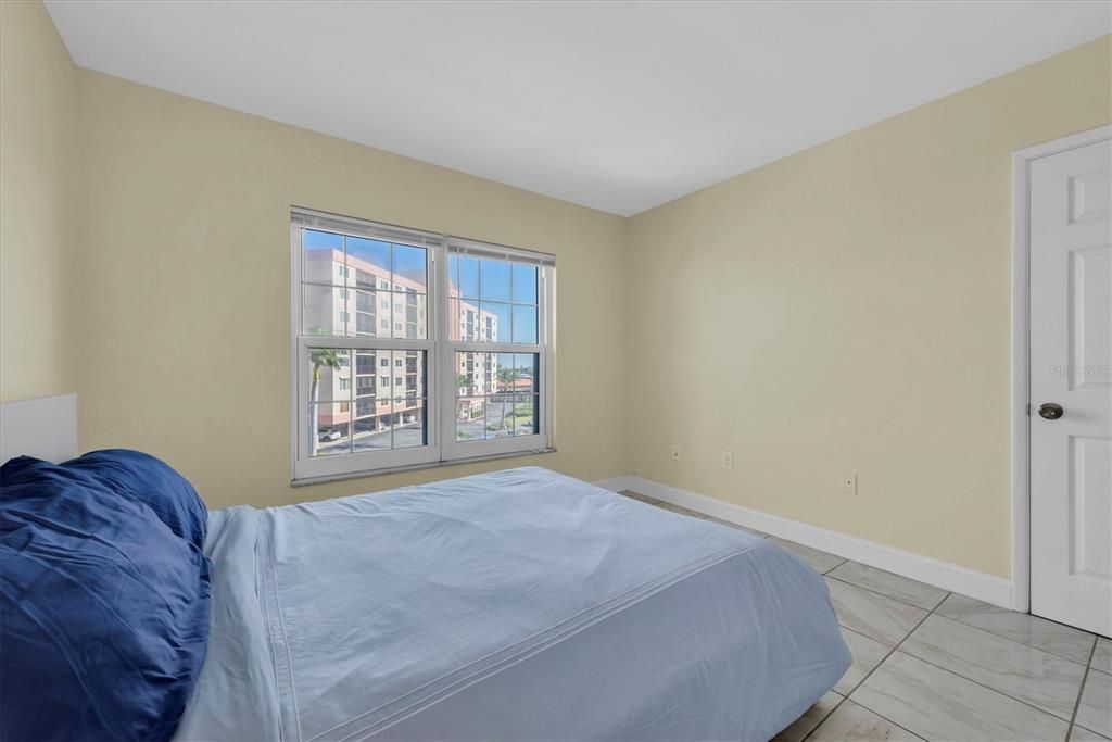 Active With Contract: $250,000 (2 beds, 2 baths, 1060 Square Feet)