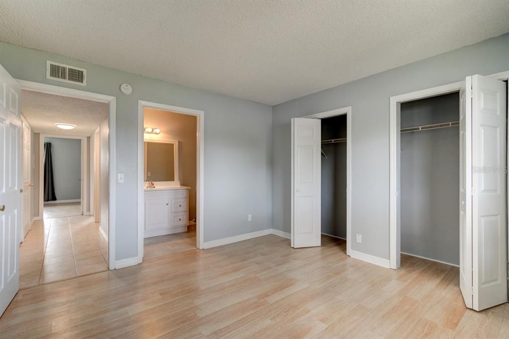 Primary bedroom, laminate floor.