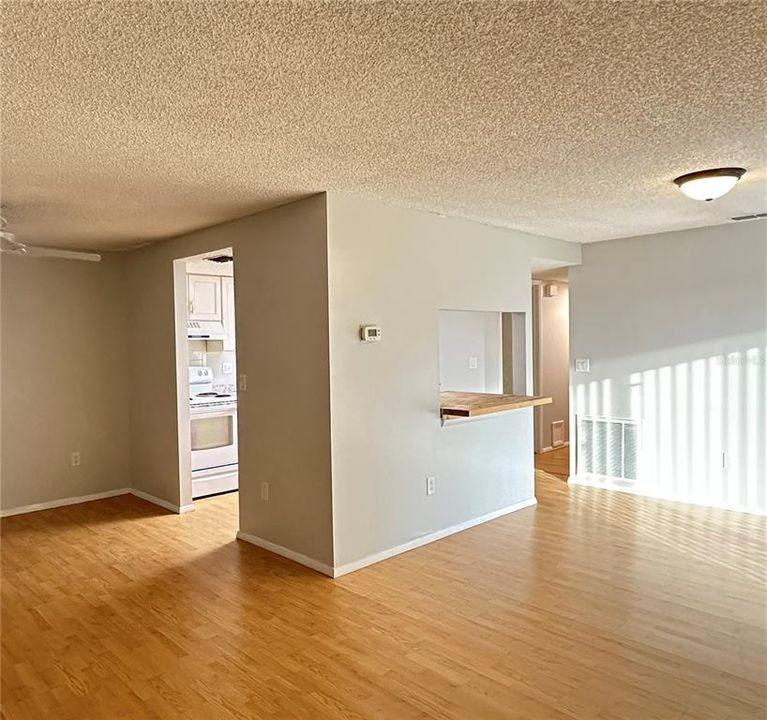 For Sale: $199,999 (2 beds, 2 baths, 915 Square Feet)