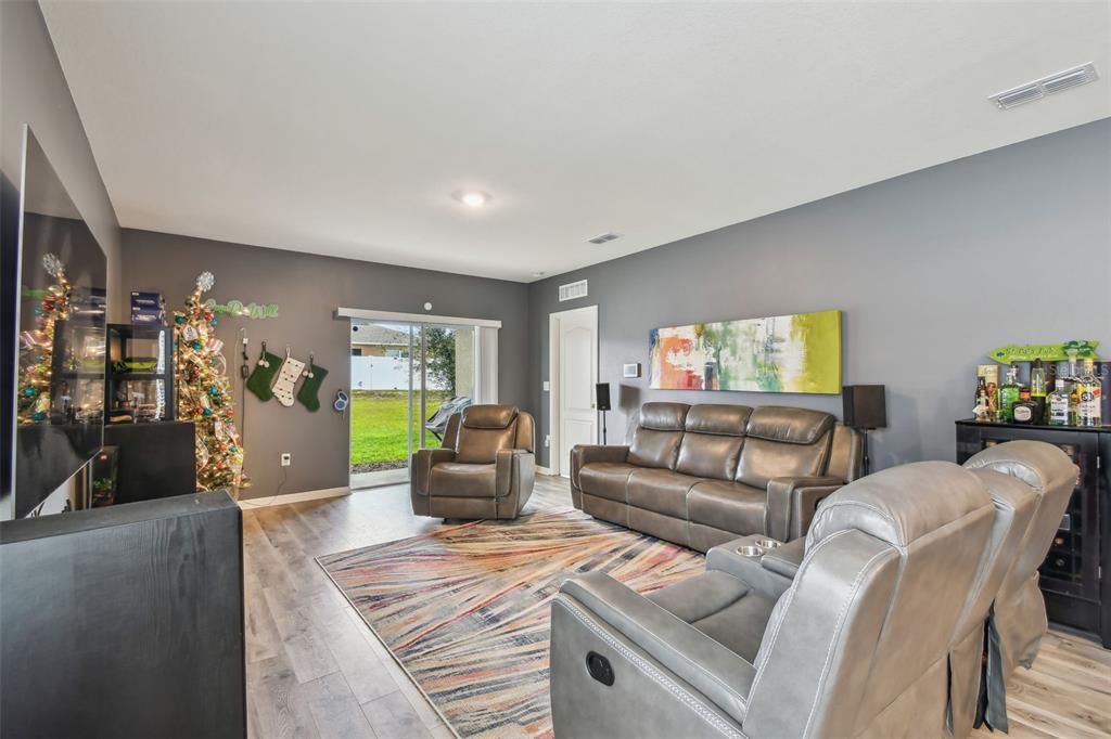 For Sale: $359,000 (3 beds, 2 baths, 1658 Square Feet)