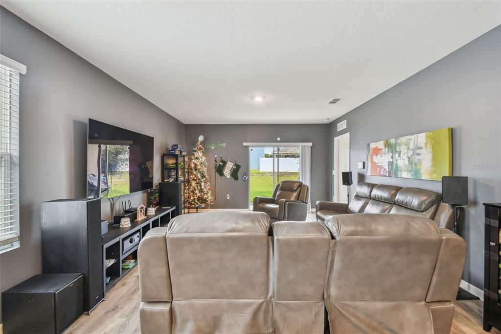 For Sale: $359,000 (3 beds, 2 baths, 1658 Square Feet)