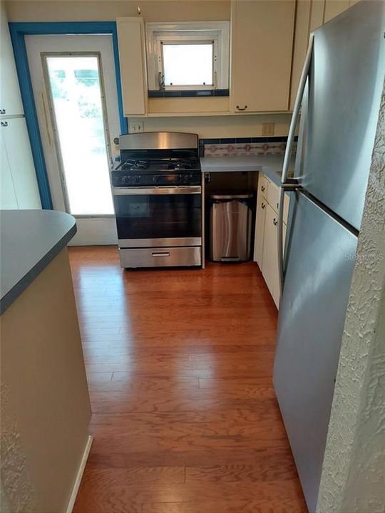 For Sale: $299,900 (2 beds, 1 baths, 720 Square Feet)