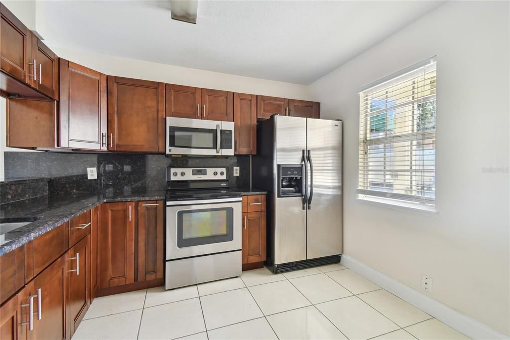 For Rent: $1,950 (3 beds, 2 baths, 1393 Square Feet)