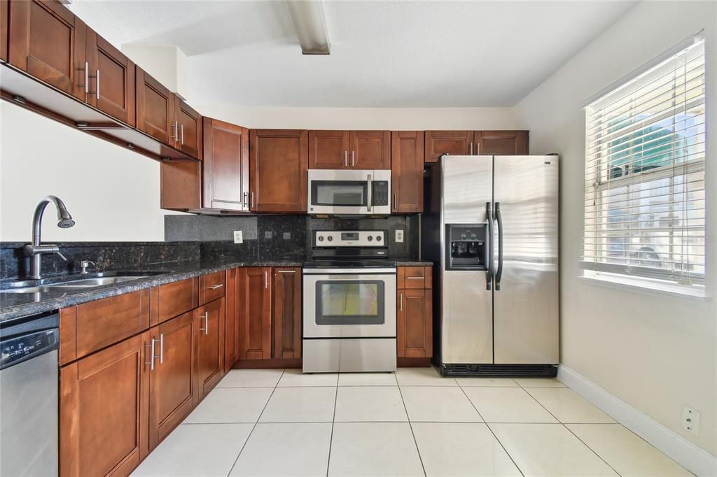 For Rent: $1,950 (3 beds, 2 baths, 1393 Square Feet)