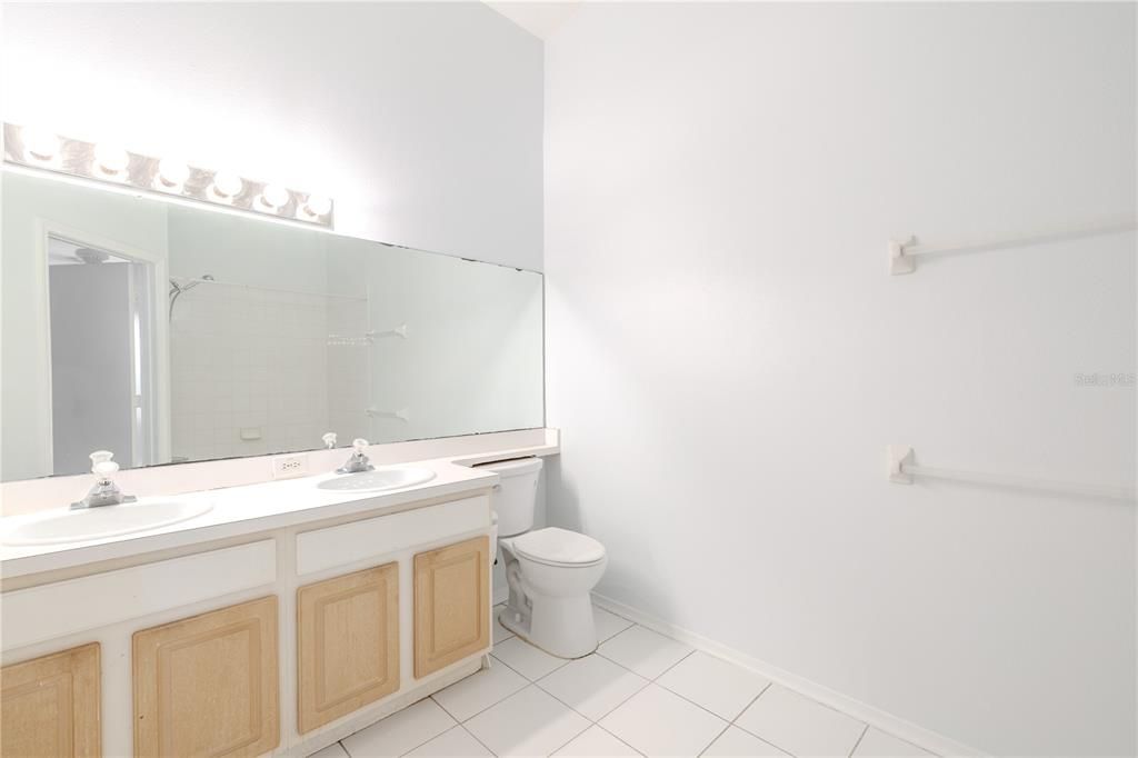 На продажу: $190,000 (2 спален, 1 ванн, 1110 Квадратных фут)