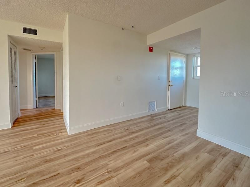 For Sale: $219,900 (2 beds, 2 baths, 1088 Square Feet)