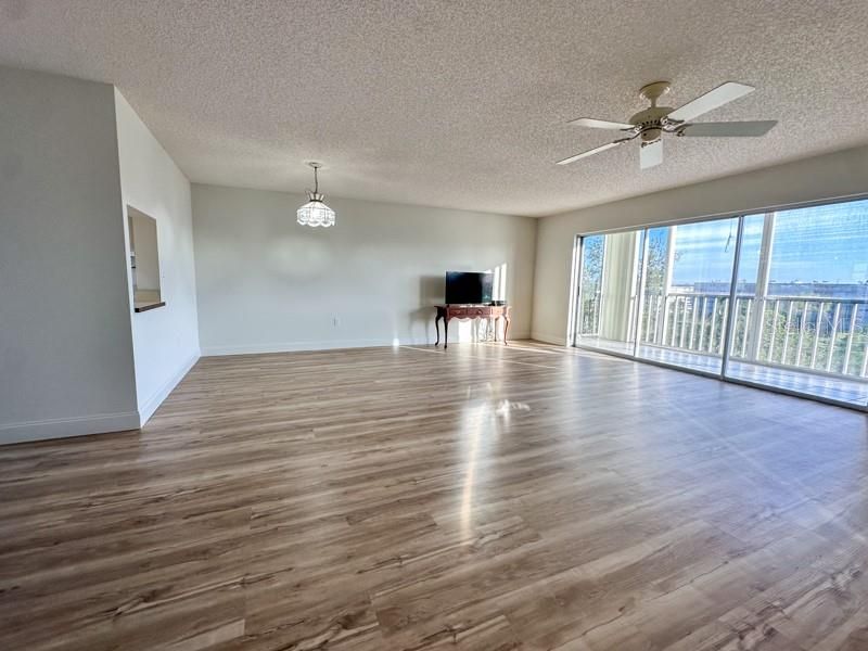 For Sale: $219,900 (2 beds, 2 baths, 1088 Square Feet)