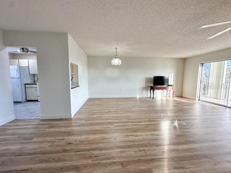 For Sale: $219,900 (2 beds, 2 baths, 1088 Square Feet)