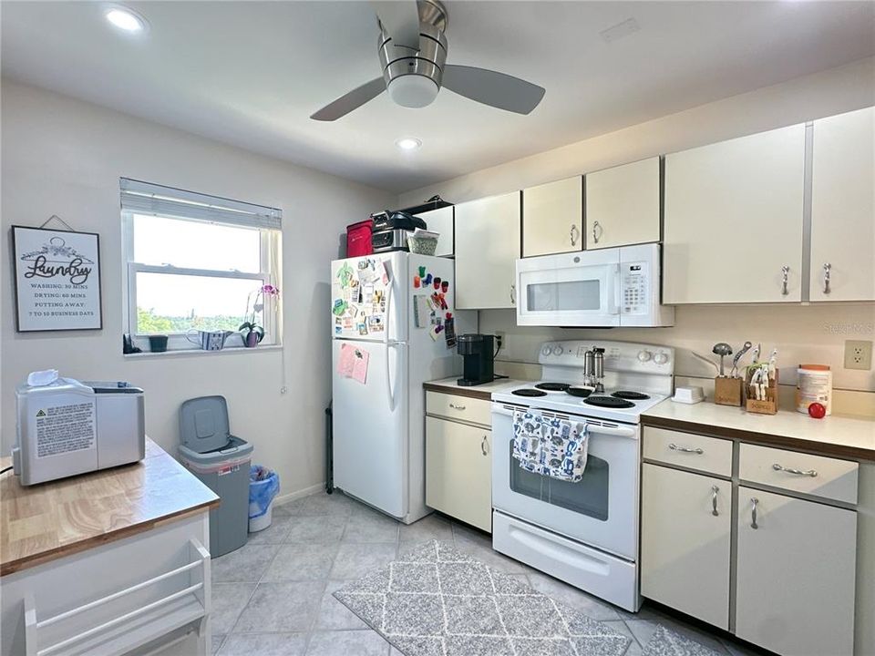 For Sale: $219,900 (2 beds, 2 baths, 1088 Square Feet)