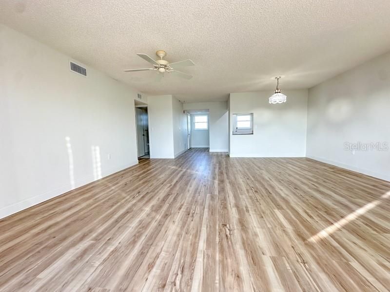 For Sale: $219,900 (2 beds, 2 baths, 1088 Square Feet)