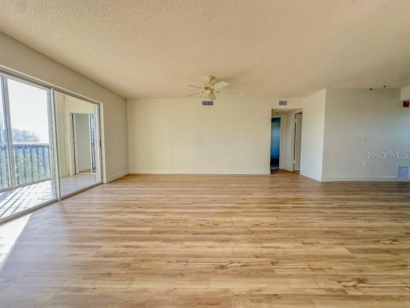 For Sale: $219,900 (2 beds, 2 baths, 1088 Square Feet)