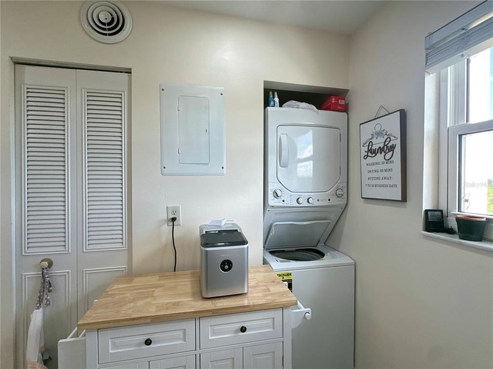 For Sale: $219,900 (2 beds, 2 baths, 1088 Square Feet)