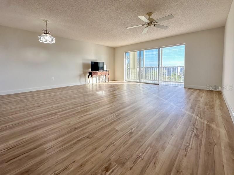 For Sale: $219,900 (2 beds, 2 baths, 1088 Square Feet)