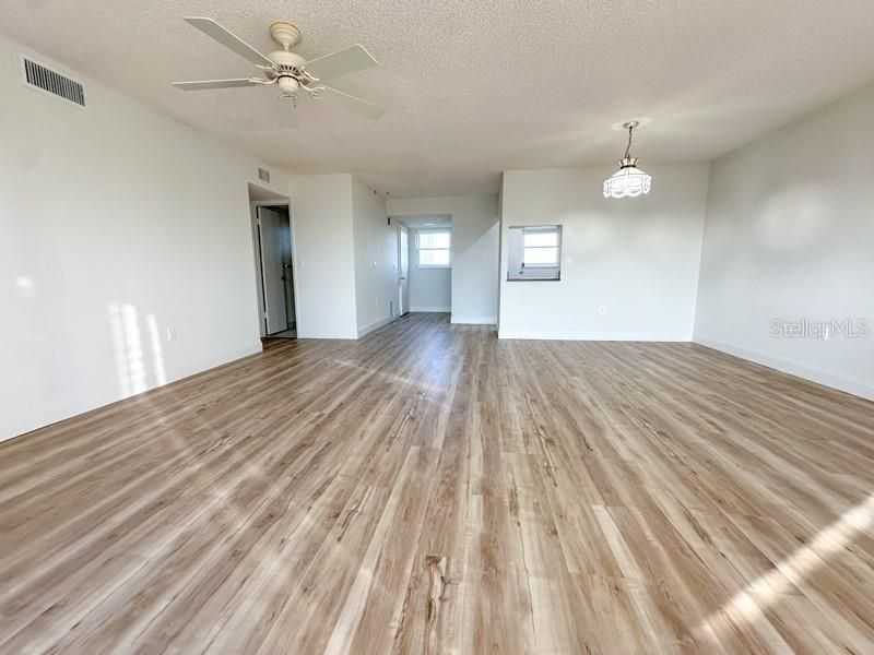 For Sale: $219,900 (2 beds, 2 baths, 1088 Square Feet)