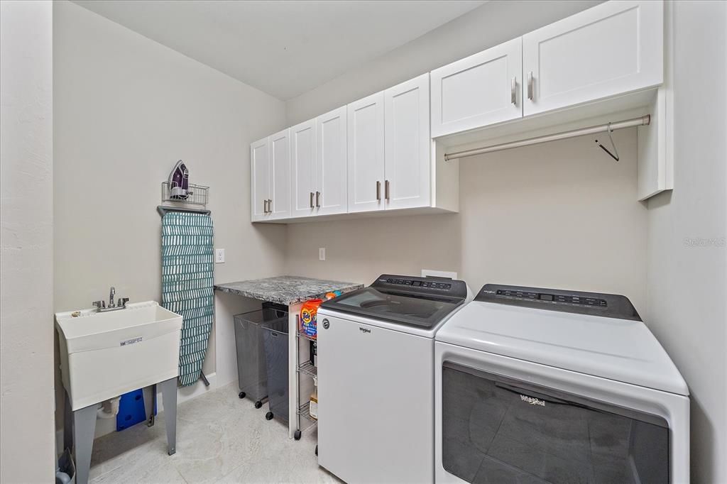 For Sale: $525,000 (2 beds, 2 baths, 1947 Square Feet)