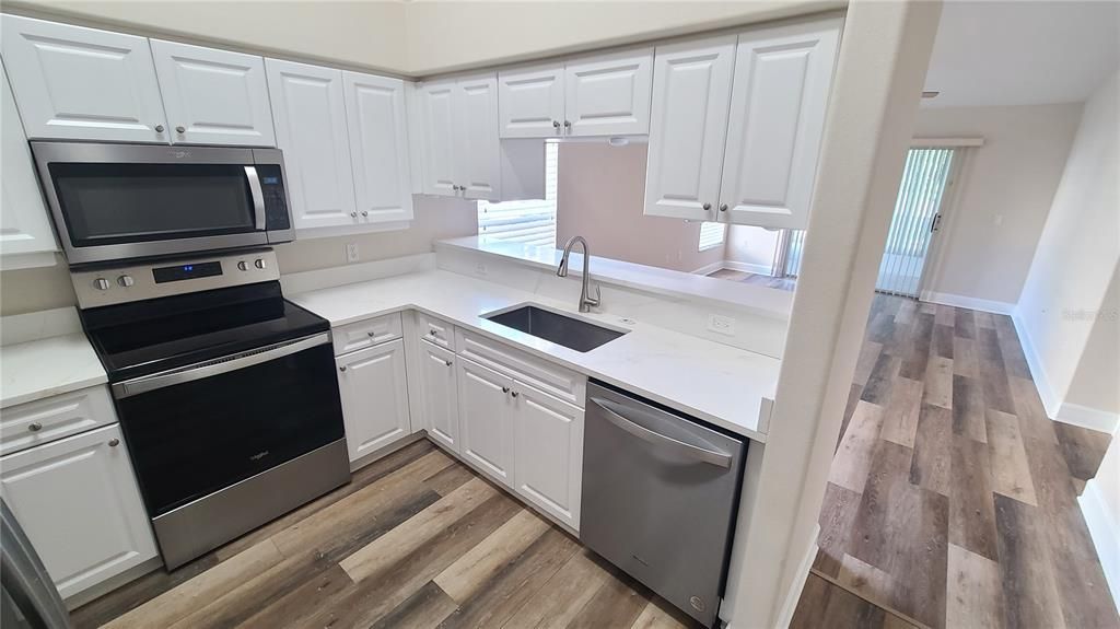 For Rent: $2,350 (2 beds, 2 baths, 1139 Square Feet)