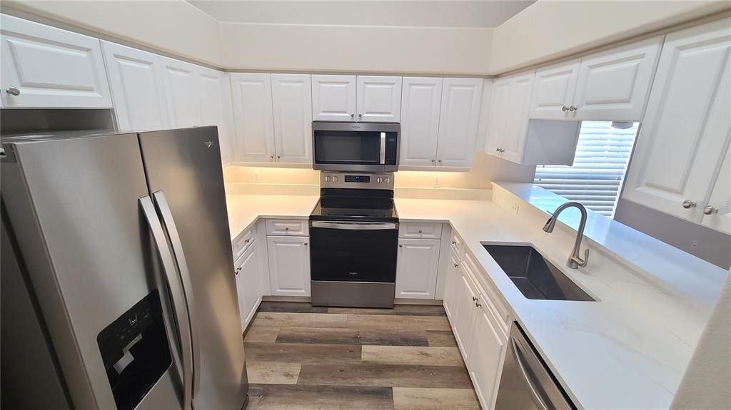 For Rent: $2,350 (2 beds, 2 baths, 1139 Square Feet)