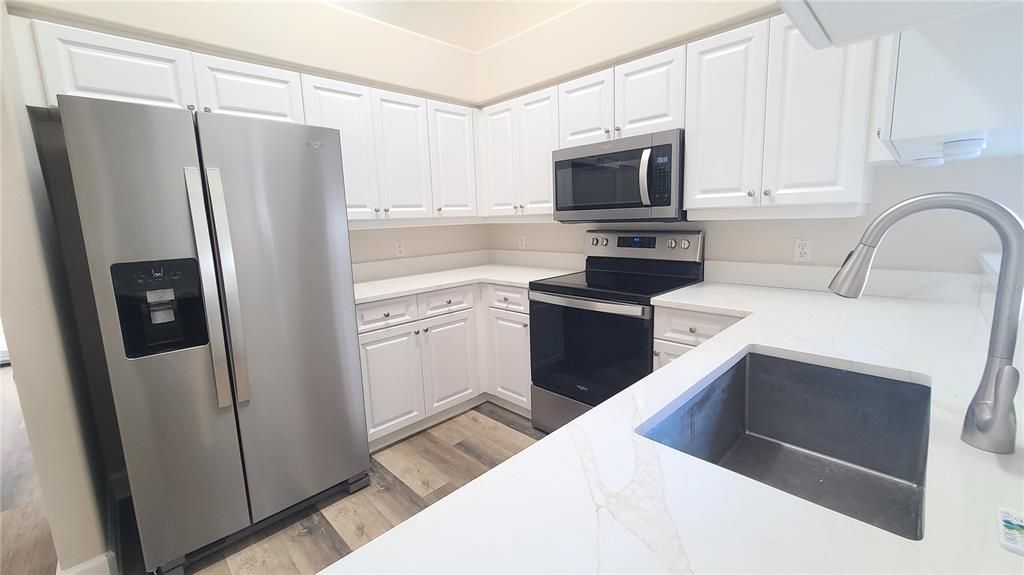 For Rent: $2,350 (2 beds, 2 baths, 1139 Square Feet)