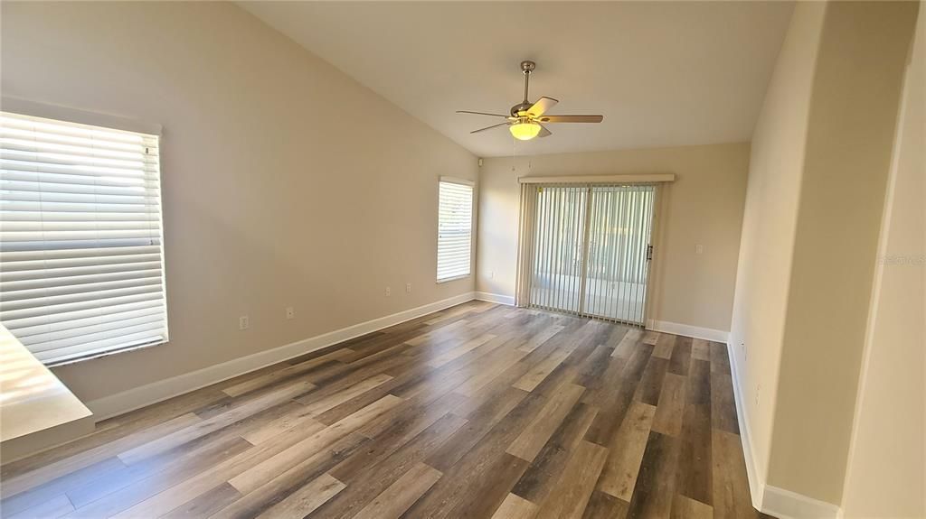 For Rent: $2,350 (2 beds, 2 baths, 1139 Square Feet)